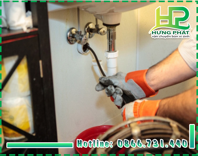 Mở nắp bồn rửa mặt bằng pittong cao su